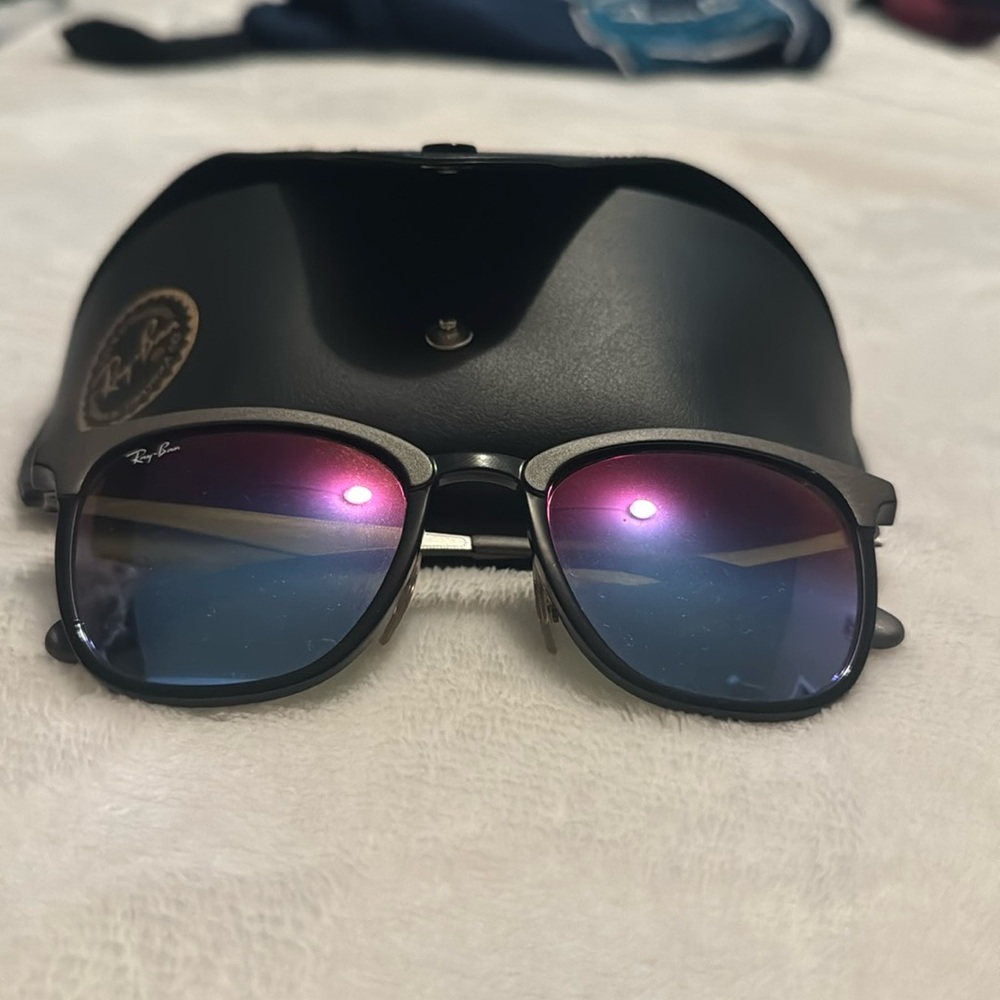 Ray-ban case included